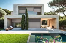 Nowoczesny dom dwupiętrowy z dużymi oknami