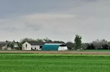 Dwa hektary w sporze. Kiedy rolnik może nabyć ziemię przez zasiedzenie?