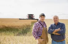 Dlaczego warto zgłosić domownika do KRUS? Ochrona, która się opłaca