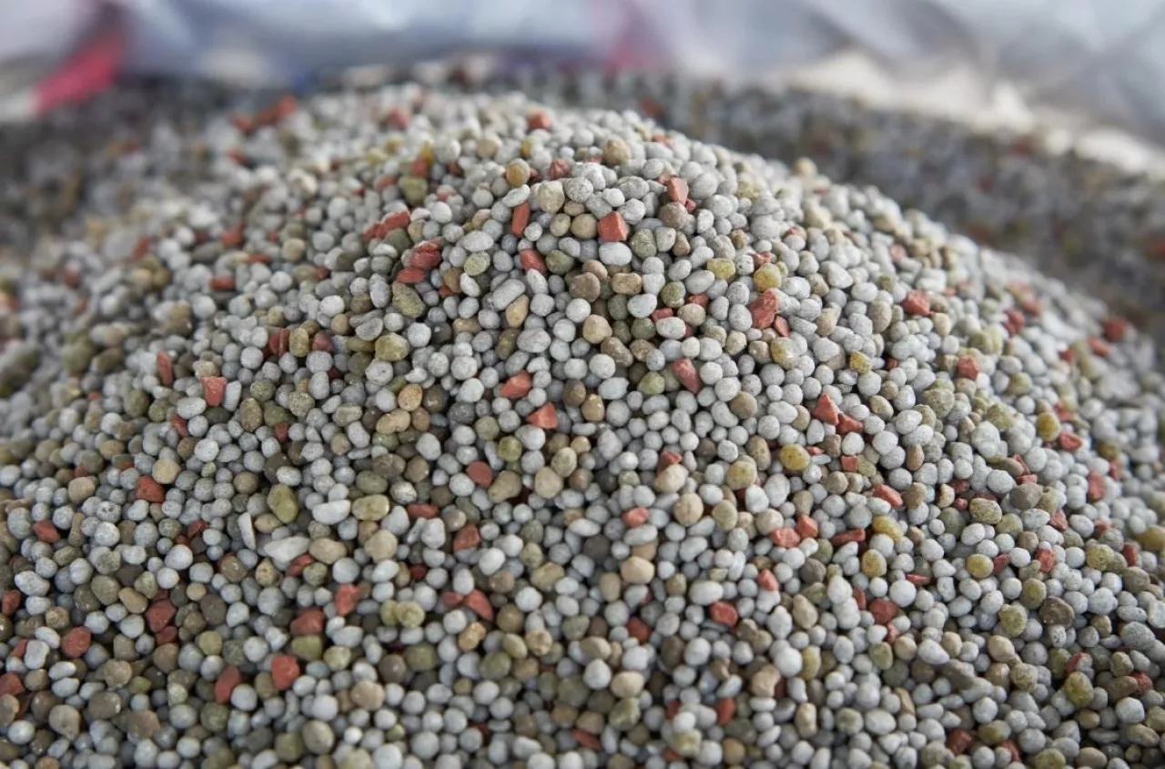 nawozy, nawożenie, granule nawozów