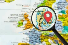 mapa Królestwa Danii przez lupę
