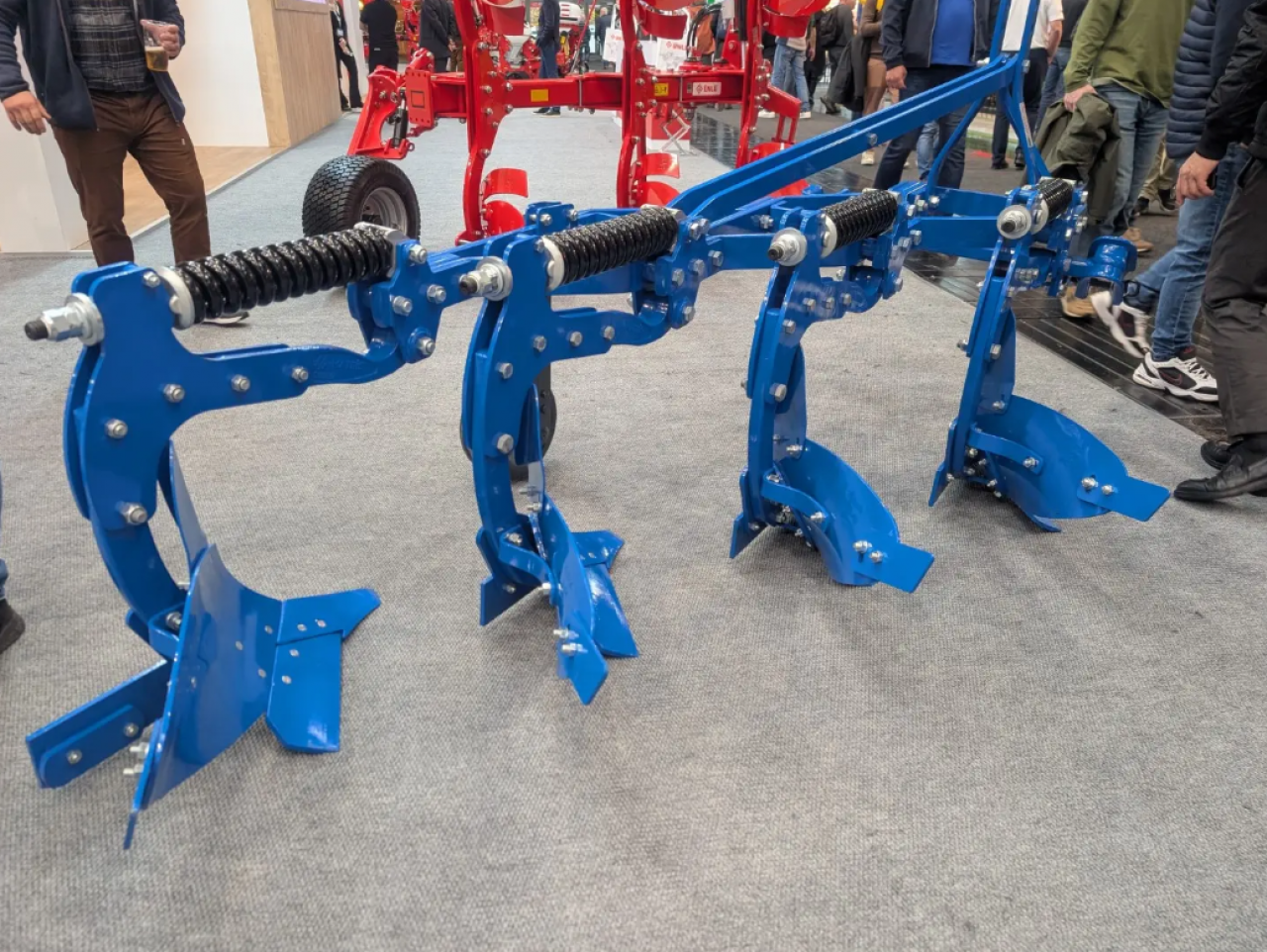 Czteroskibowy, zagonowy pług z rodziny Lyra tureckiej firmy Ünlü na targach Agritechnica 2025