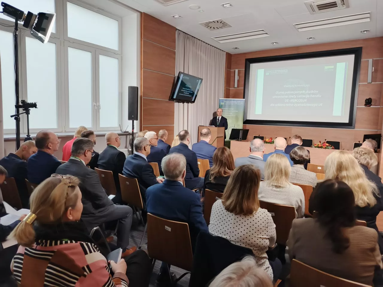 Konferencja ”Ocena potencjalnych skutków utworzenia strefy wolnego handlu UE–Mercosur dla sektora rolno-żywnościowego UE”, zorganizowana 21 listopada przyciągnęła ponad 100 gości