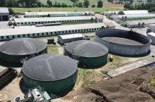 Technika, enargia odnawialna, biogazownia, biogaz, produkcja biogazu, zielona energia, Szklarka Myśliniewska, pomiot ptasi, kury noski, obornik od kur,