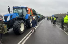 100 ciągników blokuje S3. Rolnicy walczą o rekompensaty. ”Ktoś nas okradł”