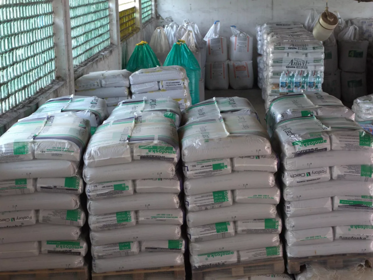 Nawozy na magazynie dystrybutora