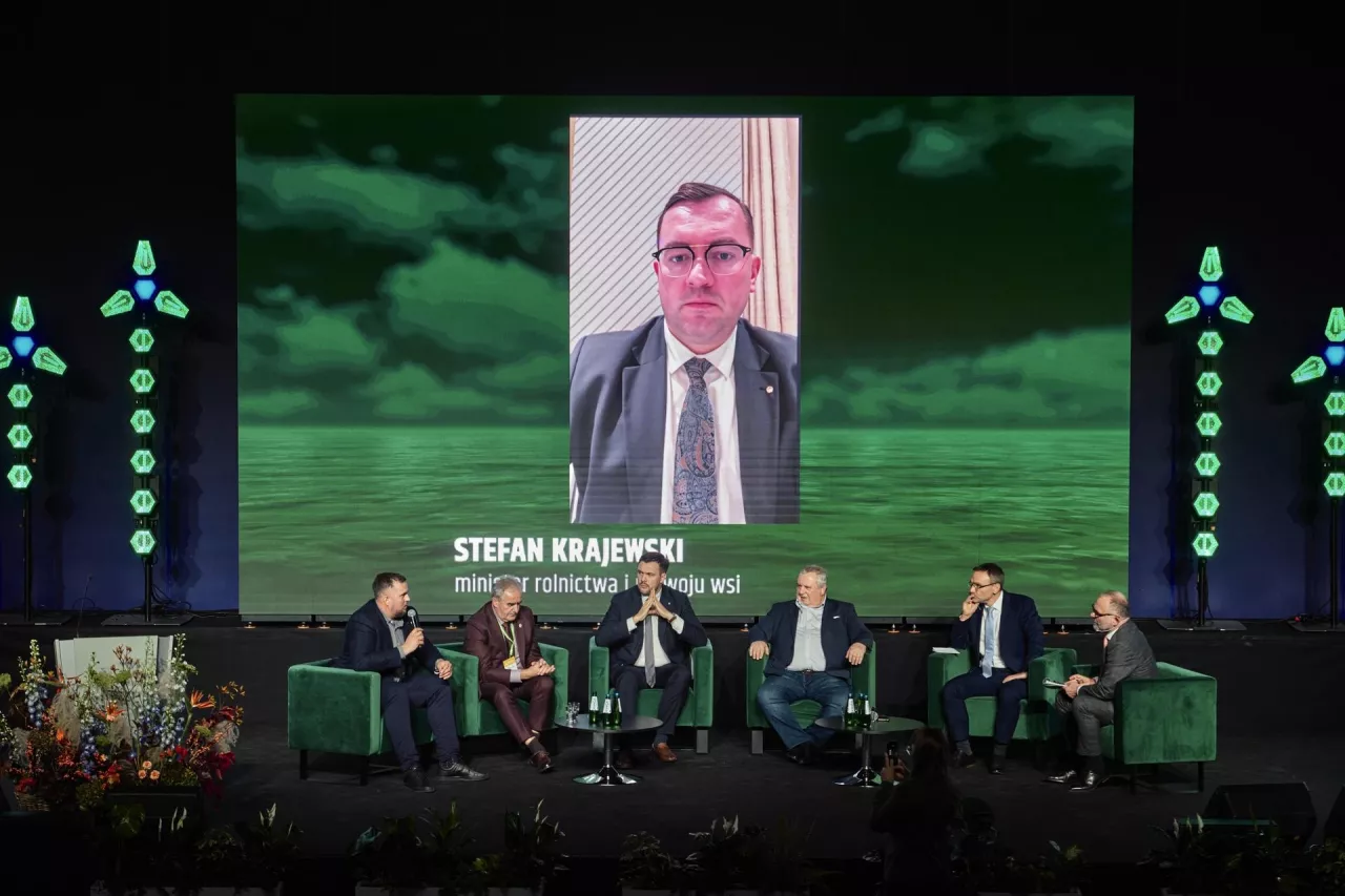 Do udziału w debacie na sesji głównej podczas X Forum dołączył zdalnie minister rolnictwa, Stefan Krajewski, który zwrócił uwagę, że dzisiaj, niestety nie mamy sprzymierzeńców, poza Francją, w budowaniu mniejszości blokującej umowę z krajami Mercosur.