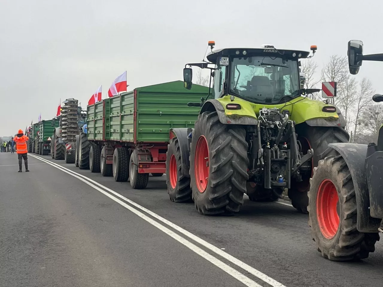 Zachodniopomorskie w strajku: Rolnicy wjeżdżają na S3 w Pyrzycach