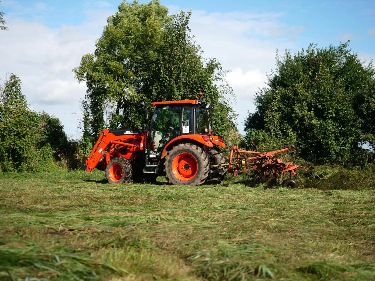 ciągnik, kioti, ciągnik w terenie