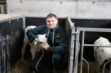 – Najważniejsza w całym procesie walki z biegunkami jest higiena sprzętu, kojców i miejsc, w których przebywają cielęta – mówi lek. wet. Dominik Ruciński.