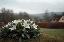 Zasiłek pogrzebowy z KRUS wypłacony, ale bez decyzji. Kiedy rolnik powinien ją otrzymać?