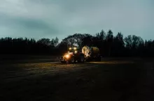 Widzisz więcej, ryzykujesz mniej. Poradnik: jak dobrać oświetlenie maszyn do pracy po zmroku?