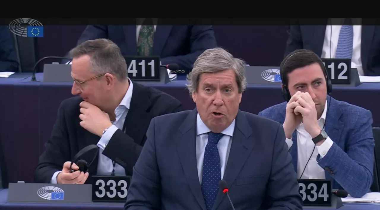 Sprawozdawca raportu Gabriel Mato podczas debaty w Parlamencie Europejskim