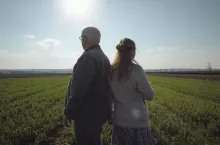 Przekazanie ziemi przed upływem 5 lat – czy rolnik może oddać ją córce?