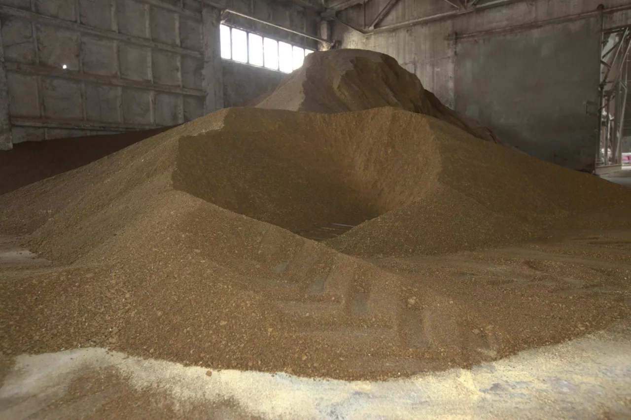 Śruta sojowa w magazynie rolnika