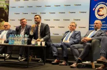 Debata podczas Targów Ferma w Łodzi. Adam Nowak mówi o projekcie ustawy o aktywnym rolniku.