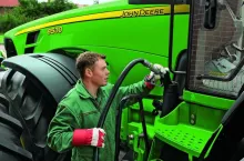 Ceny detaliczne paliw mają spaść o ok. 1,2 zł na litrze