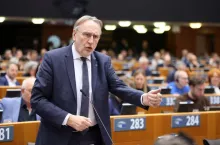 Bernd Lange, poseł do Parlamentu Europejskiego (S&D, Niemcy), sprawozdawca ds. umowy handlowej UE–USA, podczas sesji plenarnej Parlamentu Europejskiego