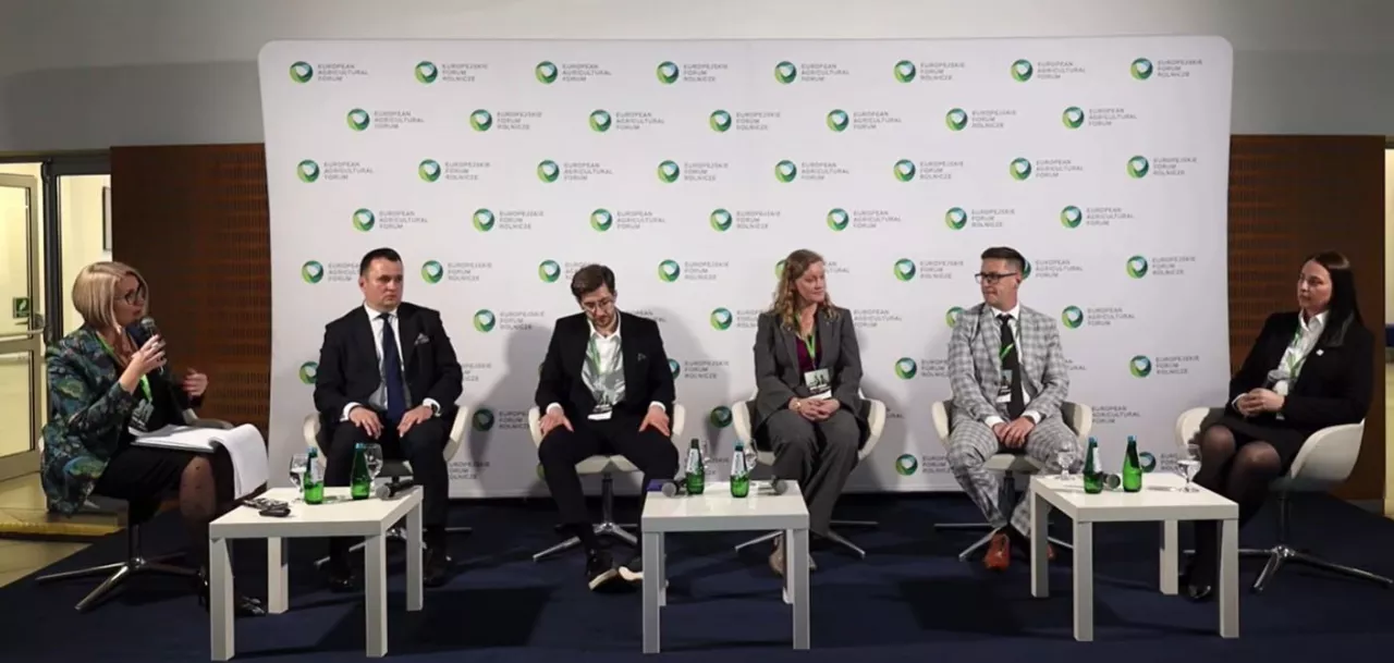 W Polsce mamy dominację gleb płowych. Jest to typ, który stanowi o bezpieczeństwie żywnościowym naszego kraju. I tych gleb mamy w kraju ponad 50% jeżeli chodzi o tereny użytkowane tylko rolniczo. 