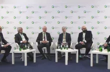 Od lewej: Karol Bujoczek, Dyrektor Wydawniczy – Przewodniczący Rady Redaktorów AgroHorti Media, Paweł Barczak, rolnik z woj. kujawsko-pomorskiego, Andrzej Chodkowski, ekspert, prof. dr hab. Waldemar Treder z Instytutu Ogrodnictwa – Państwowy Instytut Badawczy w Skierniewicach, Krzysztof Chęć, Dyrektor Departamentu Ochrony Przed Powodzią i Suszą, Wody Polskie i Tomasz Parzybut, prezes zarządu, Stowarzyszenie Rzeźników i Wędliniarzy RP.