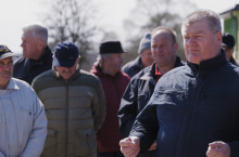 Rolnicy z Rzędzian i okolic obawiają się, że odbudowa progu doprowadzi do piętrzenia wody i zalania pól, jak miało to miejsce w przeszłości