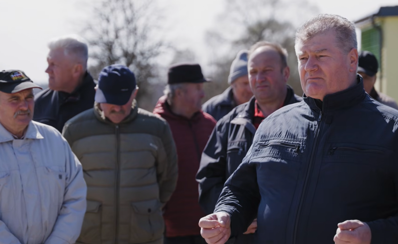 Rolnicy z Rzędzian i okolic obawiają się, że odbudowa progu doprowadzi do piętrzenia wody i zalania pól, jak miało to miejsce w przeszłości