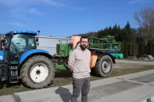 Gospodarstwo jest dobrze umaszynowione, a dane z pracy siewników, czy opryskiwaczy też dostarczają wiele cennych informacji. Gospodarz świadczy maszynami usługi co stanowi dodatkowy przychód gospodarstwa