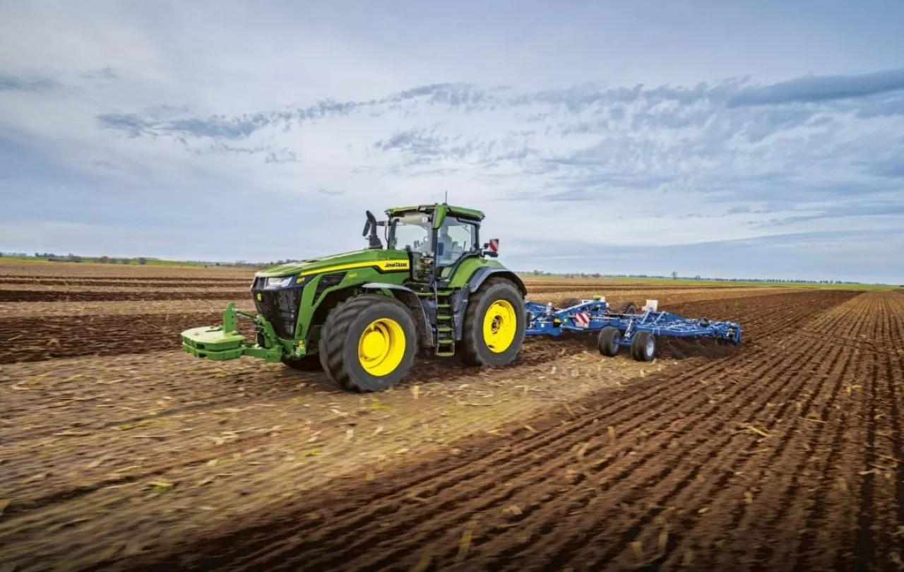 John Deere 8R