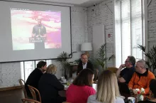 Szymon Marciniak, najsłynniejszy polski sędzia piłkarski zdecydował się być twarzą kampanii. Spot promujący kampanię pokazano w trakcie spotkania z mediami