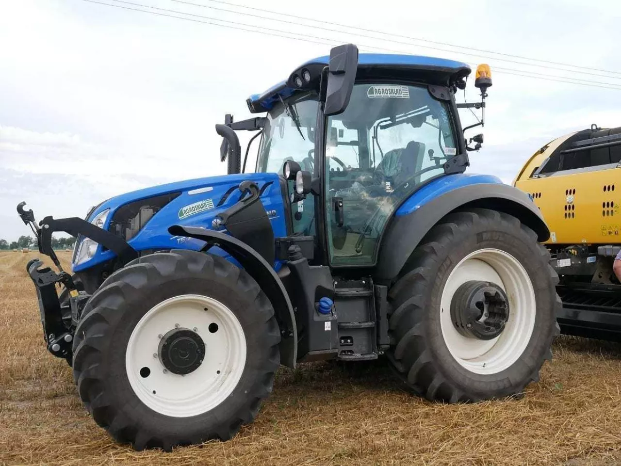 New Holland, ciągniki, maszyny rolnicze