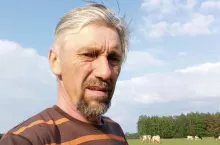 Janusz Morawski ze wsi Smoleń-Poluby (pow. przasnyski, gm. Czernice Borowe) gospodaruje na 30 ha własnych i 30 ha dzierżawy.