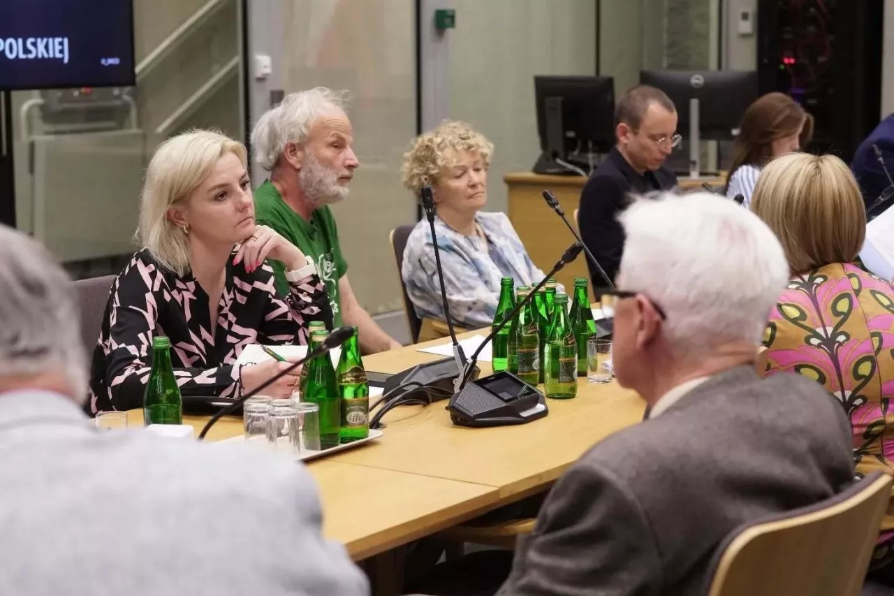Posiedzenie podkomisji do spraw dobrostanu zwierząt gospodarskich i ochrony produkcji zwierzęcej w Polsce oraz zwalczania chorób zakaźnych zwierząt 8 czerwca 2026 r.