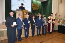 Zasłużeni emerytowani profesorowie SGGW nagrodzeni pamiątkowymi medalami
