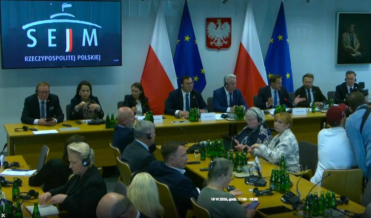 Posiedzenie połączonych sejmowych Komisji Rolnictwa i Rozwoju Wsi oraz Komisji do Spraw Unii Europejskiej z udziałem Christophe'a Hansena, komisarza UE ds. rolnictwa i żywności, przedstawicieli MRiRW i parlamentarzystów. Sejm RP, 18 czerwca 2026 r.