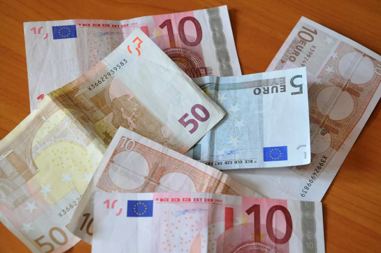 Brak Polski na obecnej liście beneficjentów nie jest równoznaczny z odmową przyznania pomocy. Na ostateczne decyzje w tej sprawie musimy poczekać