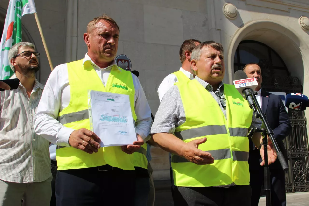 Podczas konferencji poinformowano o złożeniu do premiera Donalda Tuska formalnego wniosku o odwołanie ministra rolnictwa Stefana Krajewskiego