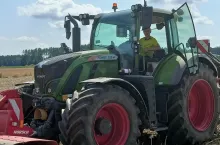 945100