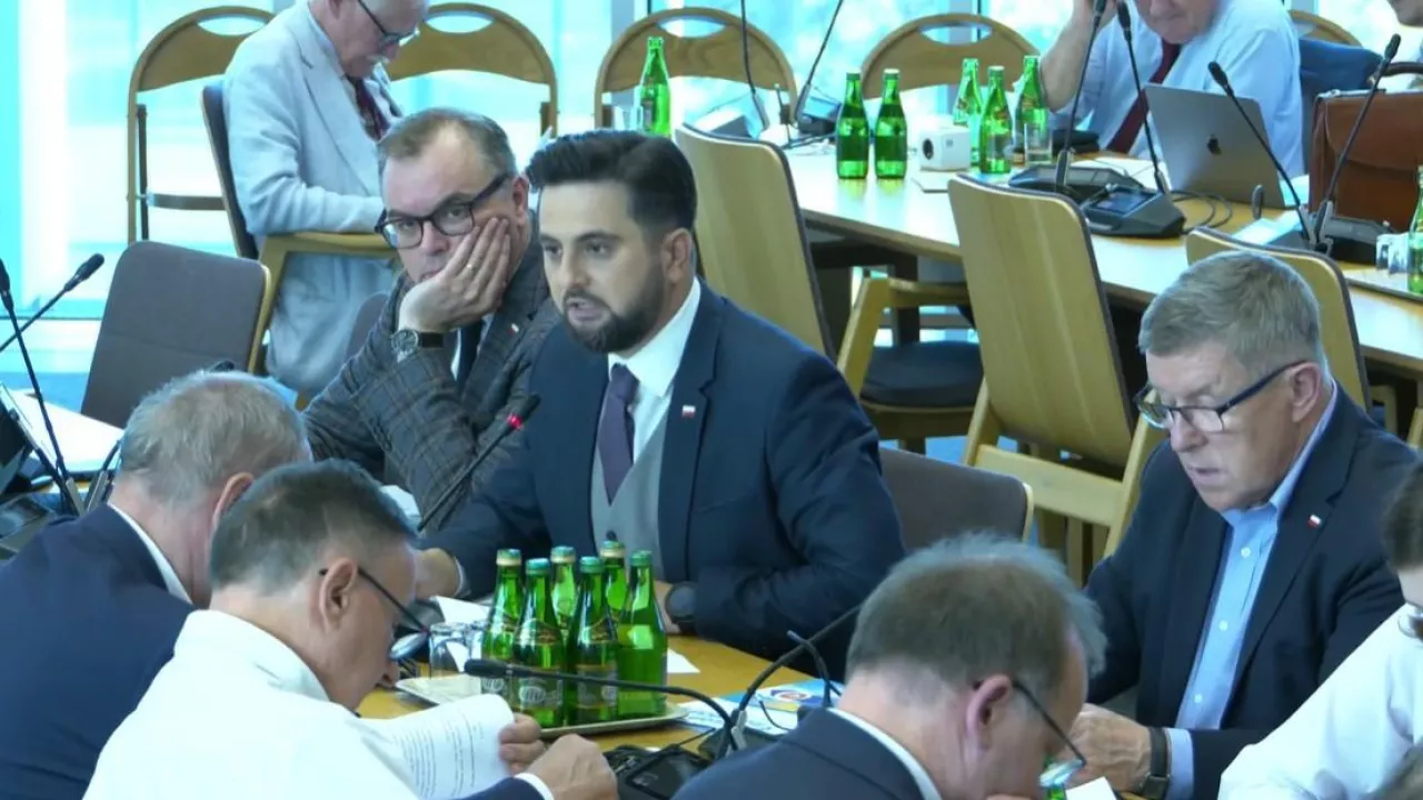 Pierwsze czytanie poselskiego projektu ustawy o szczególnym wsparciu dla producentów zbóż i nasion oleistych w 2025 roku odbyło się 30 lipca br.