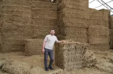 Cena 1000 zł/ha słomy sprawiła, że hodowca zdecydował się na przebudowę obory.