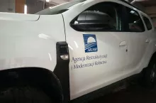 945610