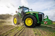 Najmocniejszy na świecie ciągnik konwencjonalny John Deere 8R 540
