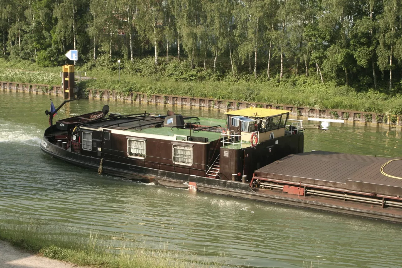 transport rzepaku barką