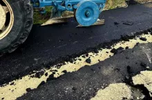Rolnik zaorał asfalt i trafił do aresztu. Czy droga powstała na jego ziemi?
