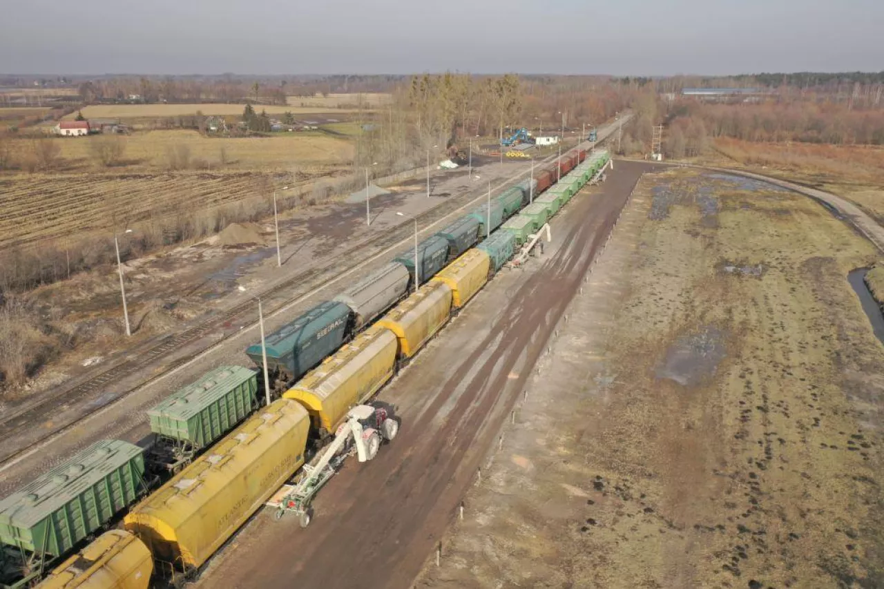 436490