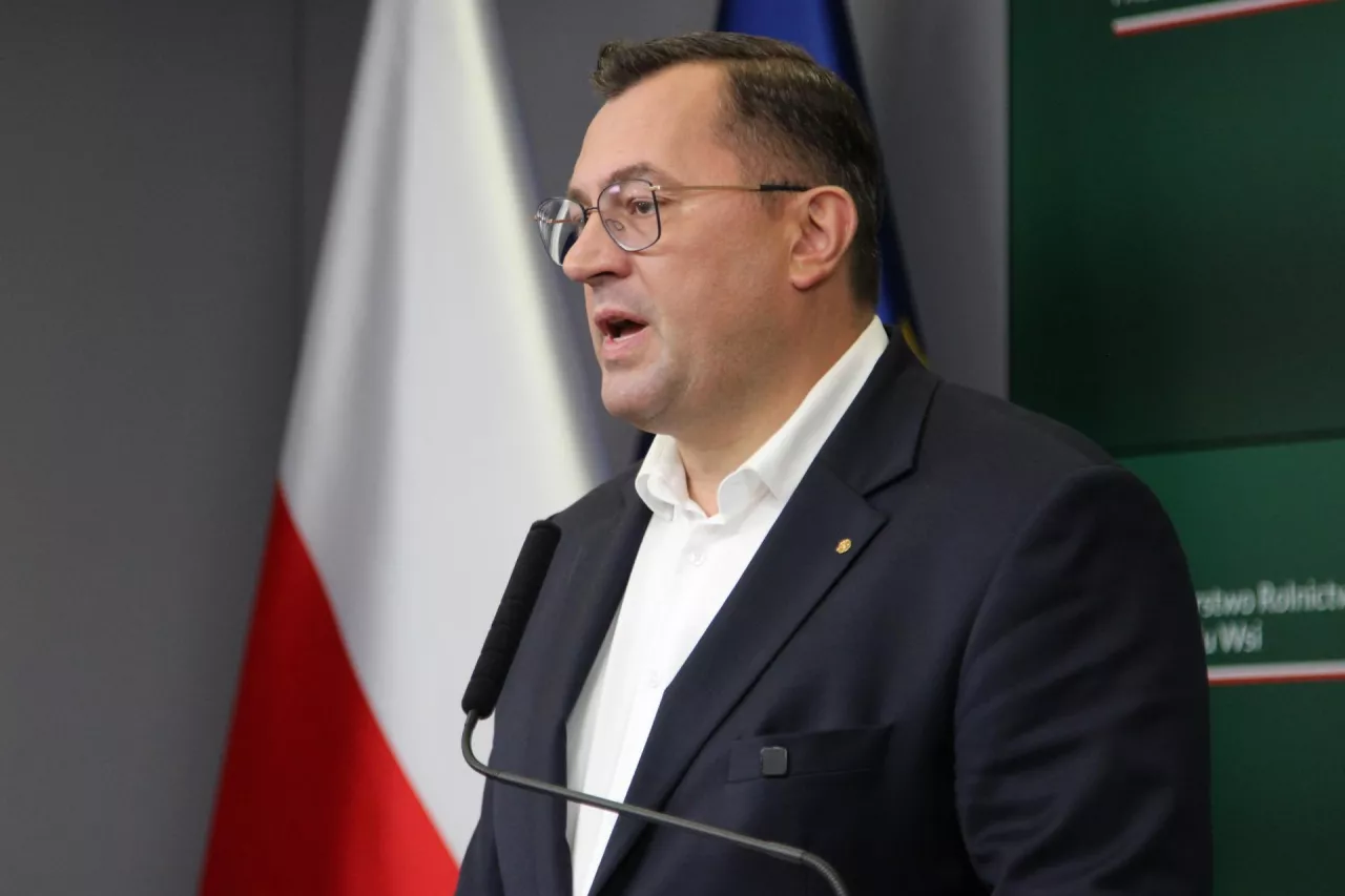 Zapraszam wszystkie związki zawodowe, organizacje branżowe rolników działających w izbie rolniczej – powiedział minister