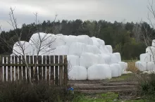 Spalanie folii i plastiku w gospodarstwie. Kara może być bardzo dotkliwa
