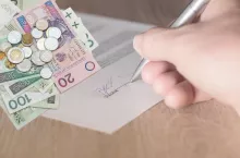 Nie wystarczy sprawdzić, czy w umowie znajduje się zapis o sile wyższej. Trzeba dokładnie przeczytać, jakie prawa i obowiązki wynikają z tego zapisu
