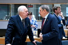 Od lewej do prawej: Jacek Czerniak (sekretarz stanu, Ministerstwo Rolnictwa i Rozwoju Wsi, Polska), oraz Luis Planas Puchades (minister rolnictwa, rybołówstwa i żywności, Hiszpania) podczas posiedzenia Rady UE ds. Rolnictwa i Rybołówstwa 