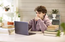Merlin.pl wraca do gry (Shutterstock)