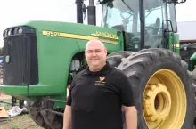 Łukasz Leśniewski

gospodarstwo: 1200 ha z dzierżawami, gleby klasy III–V

produkcja roślinna: rzepak (3,5 t/ha), pszenica (8 t/ha), jęczmień ozimy (8 t/ha), pszenżyto (7,5 t/ha), kukurydza ziarnowa (12 t/ha), gorczyca (2 t/ha), groch (5 t/ha), łubin (2 t/ha), wierzba mandżurska (150 ha), usługi rolnicze: uprawa, siew, nawożenie, ochrona, zbiór zbóż, transport, mulczowanie